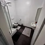 Apartment Modernes In 24h Check-in Terrasse Mit Blick Ins Gruene Privater Parkplatz