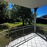 Modernes In 24h Check-in Terrasse Mit Blick Ins Gruene Privater Parkplatz *