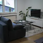 Modernes In 24h Check-in Terrasse Mit Blick Ins Gruene Privater Parkplatz