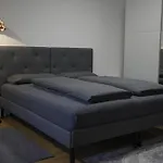 Modernes In 24h Check-in Terrasse Mit Blick Ins Gruene Privater Parkplatz Apartment *