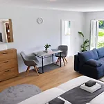 Apartment Modernes In 24h Check-in Terrasse Mit Blick Ins Gruene Privater Parkplatz *