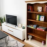 Modernes In 24h Check-in Terrasse Mit Blick Ins Gruene Privater Parkplatz Apartment *
